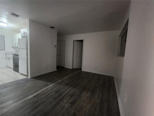 Building Photo - 519 NW 8th Ave