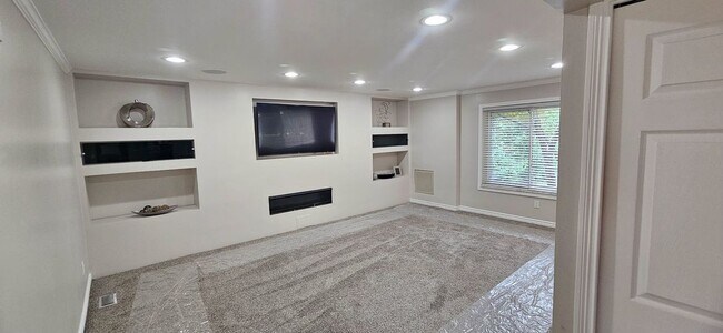 Building Photo - 28618 Balmoral Way