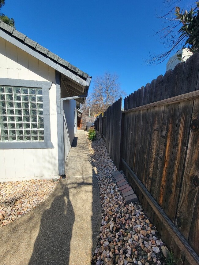 Building Photo - Charming single-family home in Briggs Ranch neighborhood!