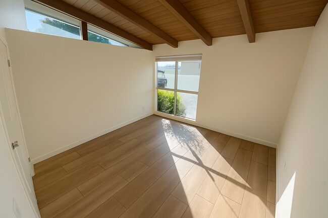Building Photo - Mid-Century-Inspired 3-Bed / 2-Bath Home — Clean Lines, Modern Upgrades & Quiet Living