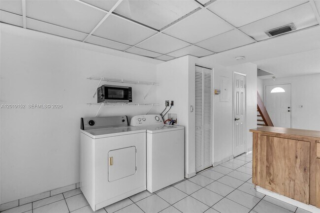 Building Photo - 1811 SW 107th Ave
