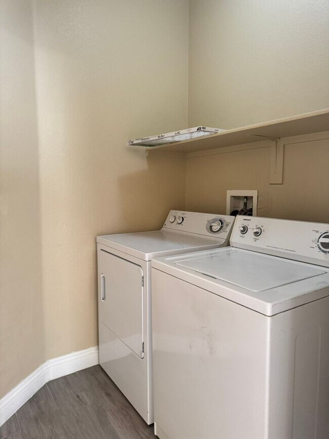 Building Photo - **Beautiful 4-Bedroom Home with Open Floor Plan, Solar, EV Charger & NO HOA**