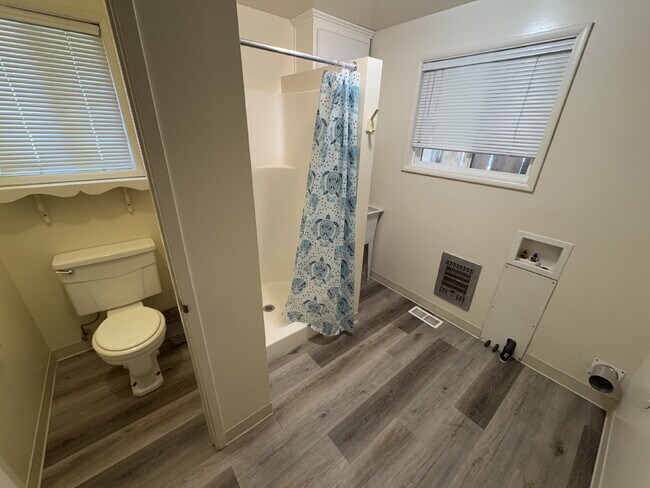 Building Photo - Single-Level Gresham Home / Large Backyard...