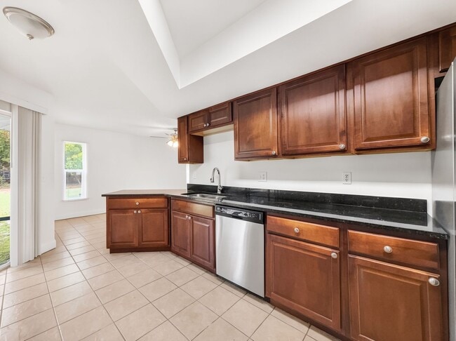 Building Photo - Annual rental offering privacy and space on 1.14 acres in Naples!