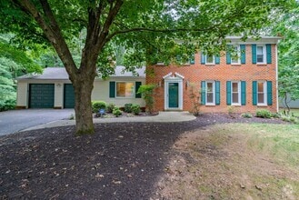 Building Photo - Fabulous 4 Bed 2.5 Bath Colonial With Pati...