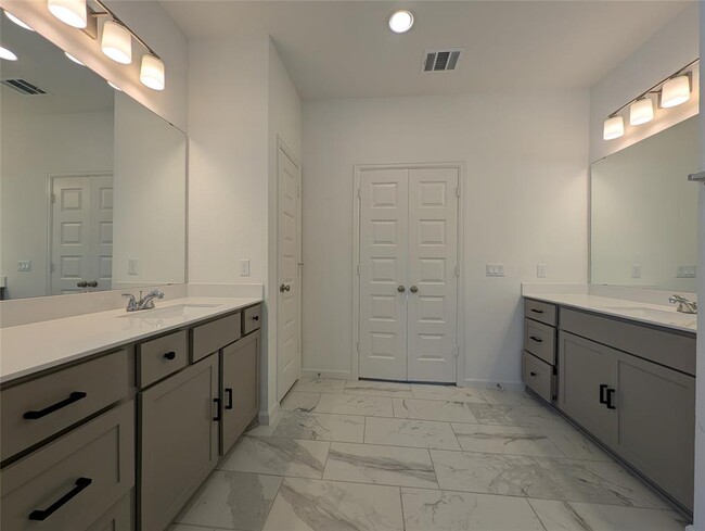 Building Photo - 2624 Franciscana Way