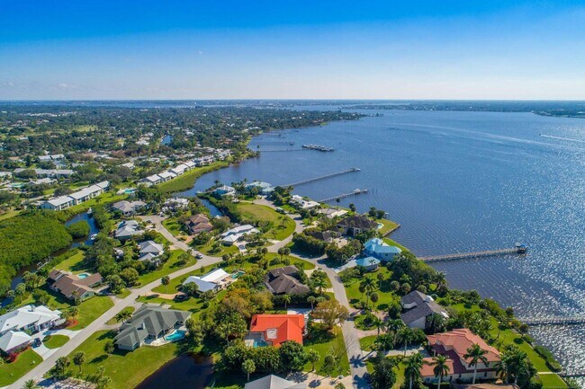 Building Photo - 2341 NW Bay Colony Ct