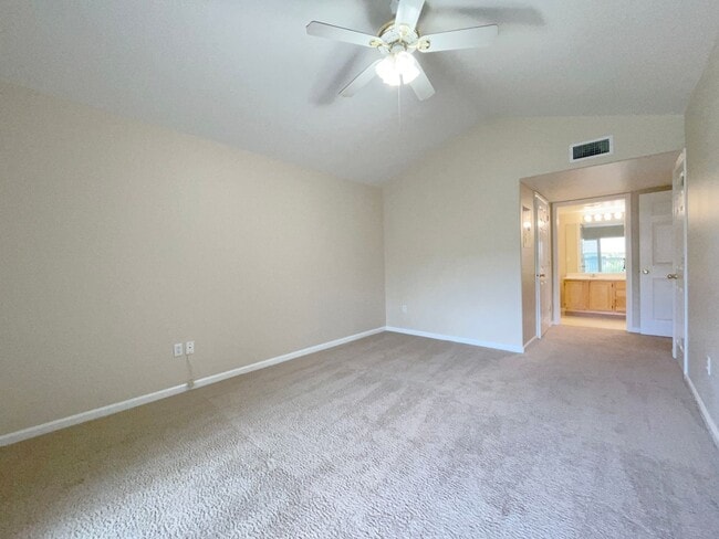 Building Photo - 3 bedroom condo in Broomfield! Master bedr...