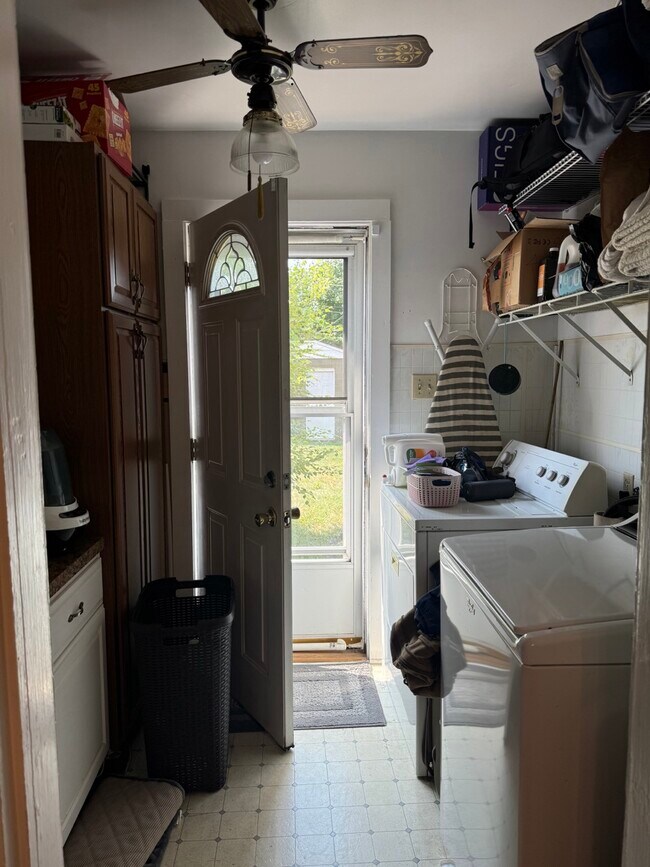 Building Photo - 265 E Markison Ave