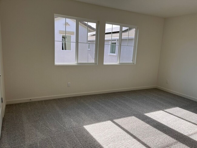 Building Photo - SOLAR SMART HOME IN WEST ROSEVILLE!