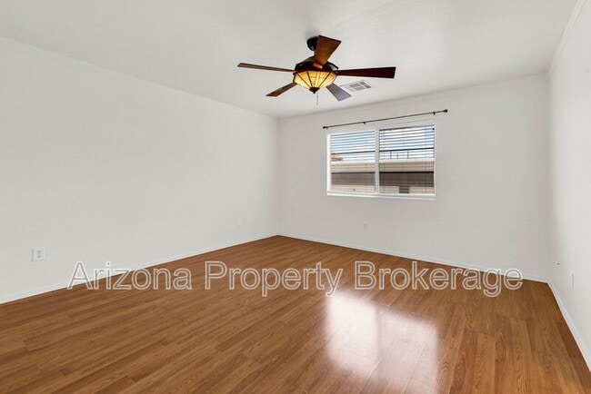 Building Photo - 1525 E Betsy Ln
