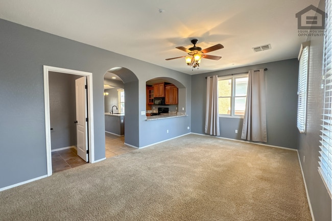 Building Photo - 3Bed/2.5Bath Three-Story Townhouse in Vistancia! Ready for Immediate Move-In! – 2 CAR GARAGE!