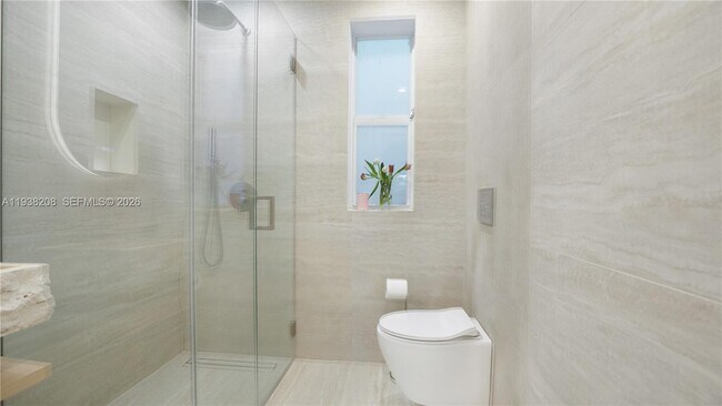 Building Photo - 1201 NE 85th St