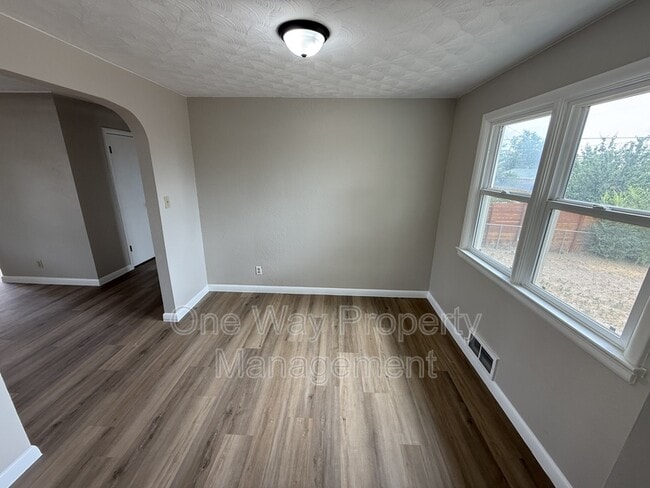 Building Photo - 820 35th Ave Ct