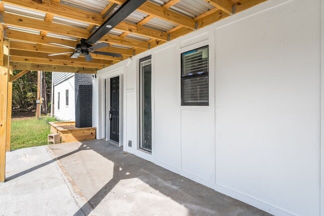 Building Photo - Newly Updated- Ready for you!