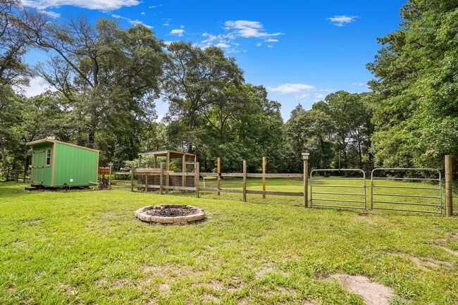Building Photo - 26407 Magnolia Dr