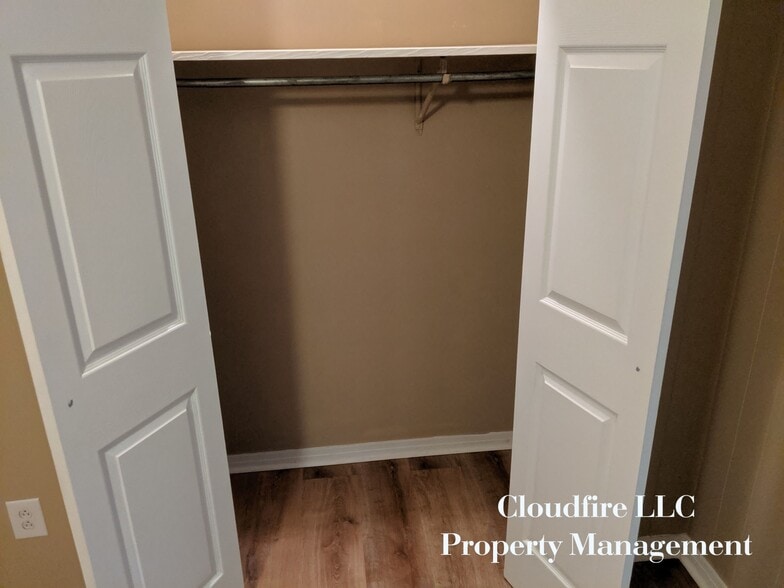 Building Photo - 224 James Cir