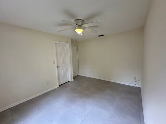 Building Photo - 56 Wheatfield Dr