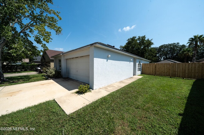 Building Photo - 8451 Oak Crossing Dr W