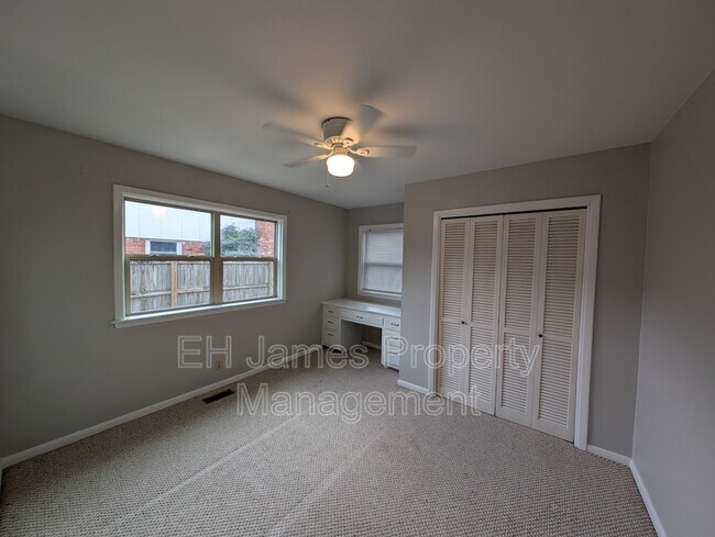 Building Photo - 1912 E 55th Pl