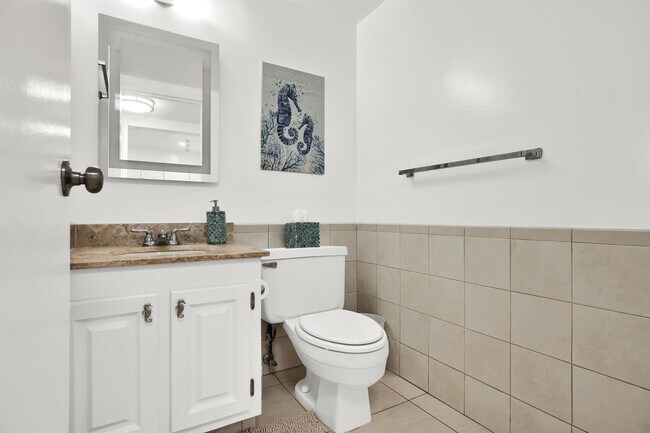 Building Photo - 3725 S Ocean Dr