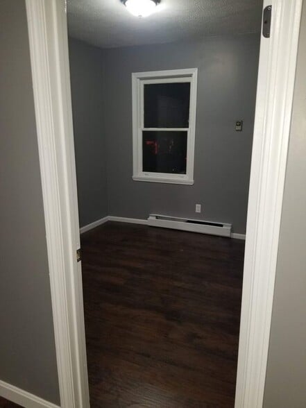 Building Photo - 897 Branch Ave