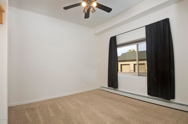 Building Photo - 705 Nogal Rd