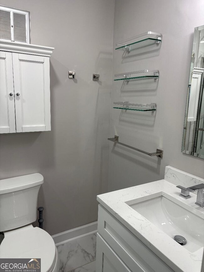 Building Photo - 228 Fairview Ave