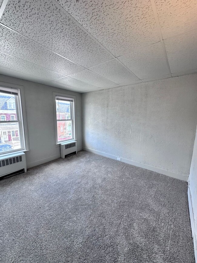Building Photo - 587 W Princess St