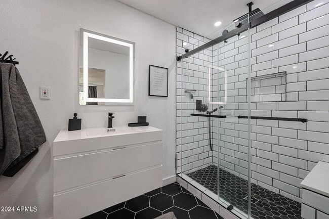 Building Photo - 3213 E Emile Zola Ave