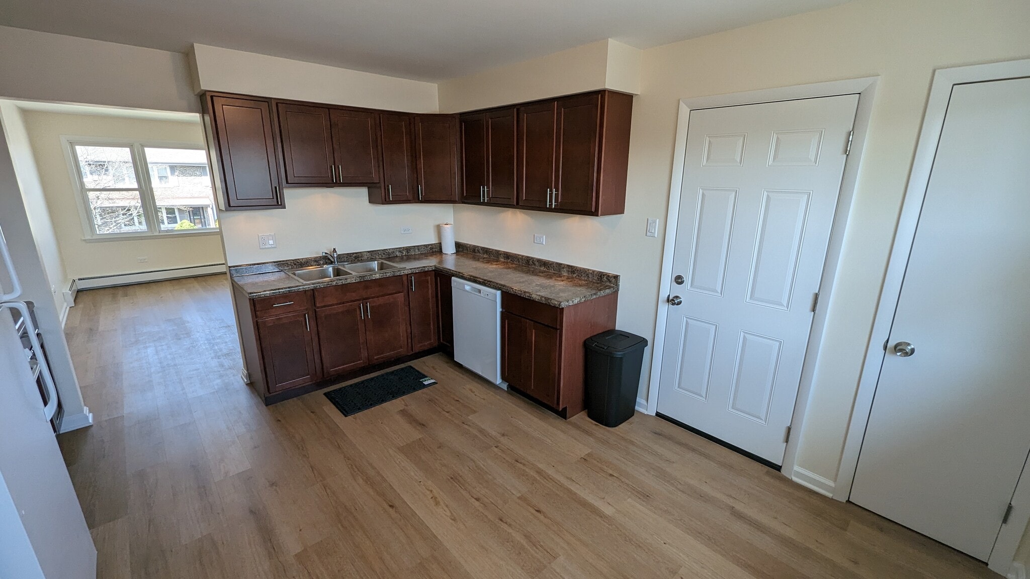 Building Photo - 14475 Jefferson Ave