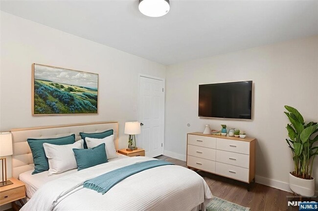 Building Photo - 86 Farnham Ave