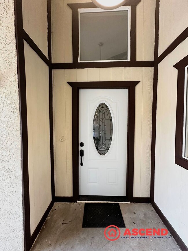 Building Photo - Charming Condo Located in HOA!