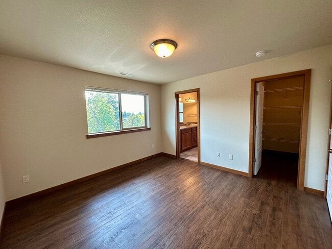 Building Photo - 2145 Seamount Dr
