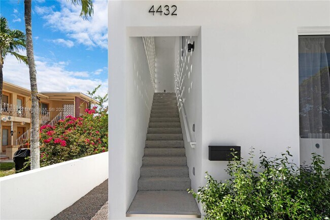 Building Photo - 4432 W Flagler St