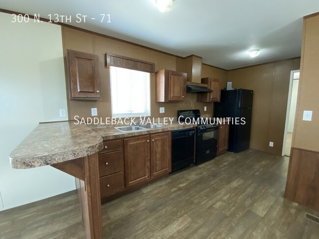 Primary Photo - 300 N 13th St