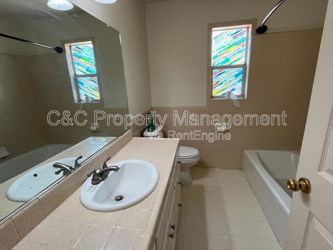 Building Photo - 15290 Sunset Dr