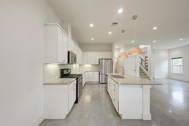 Building Photo - 1000 Taulbee Ln