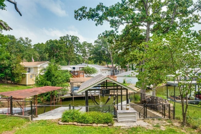 Building Photo - 1813 Oak Shore Dr