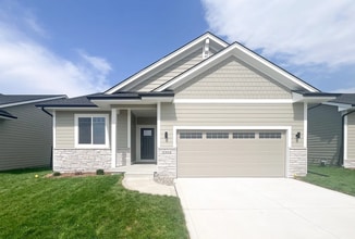 Building Photo - 3302 NE Fawn Ln