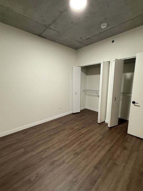 Building Photo - 359 W Chicago Ave