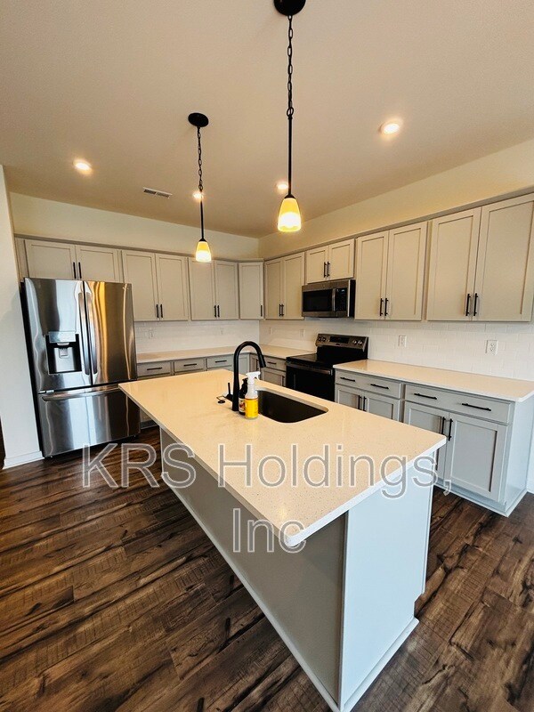 Building Photo - 2220 Patrick Dr