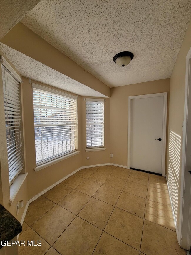 Building Photo - 305 Garden Grove Ln