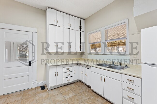 Building Photo - 215 S Kansas St