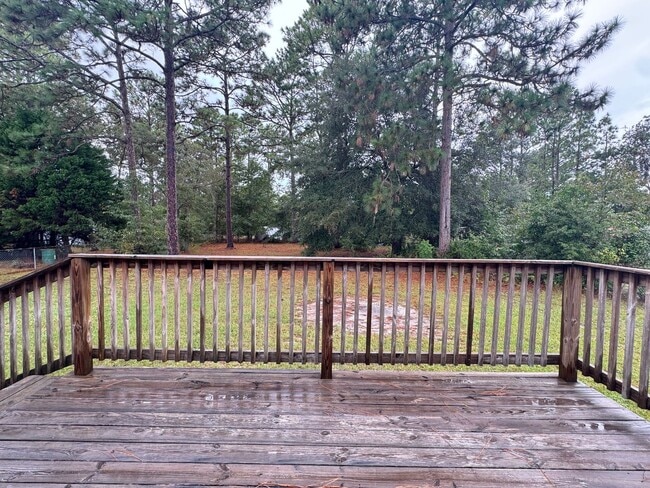 Building Photo - MOVE-IN READY!  [PET FRIENDLY]