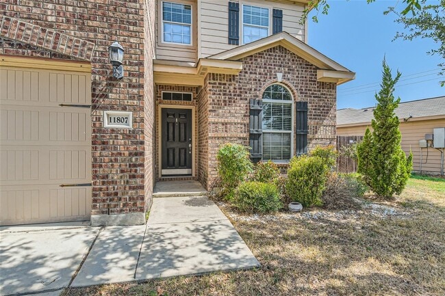 Building Photo - HUGE 5 BEDROOM HOME FOR RENT IN LUCKEY RAN...