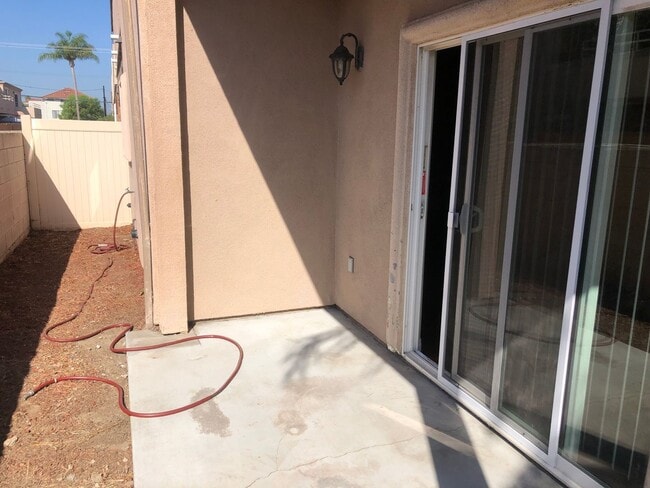 Building Photo - Beautiful Townhouse 4bd 3.75ba w/balconies...