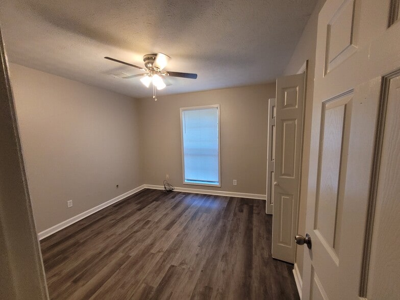Building Photo - 5885 Wellborn Trl