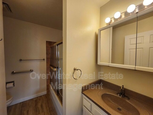 Building Photo - 140 Eagle St