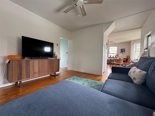 Building Photo - 12 Villard Ave